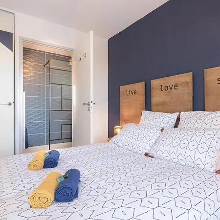 Διαμέρισμα Le Bleu Nuit Piscine Parking Netflix Cafe