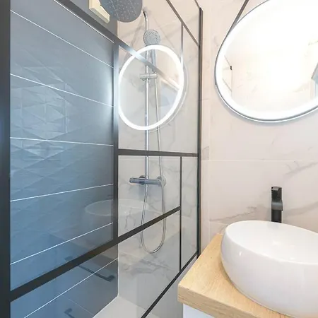 Apartment Le Bleu Nuit Piscine Parking Netflix Cafe