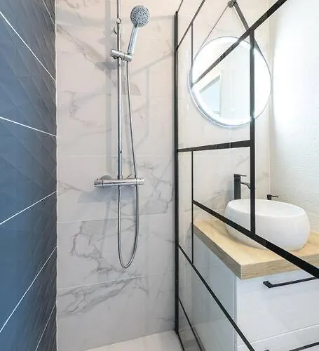 Le Bleu Nuit Piscine Parking Netflix Cafe Villemur-sur-Tarn