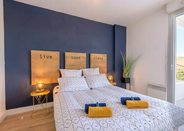 Apartament Le Bleu Nuit Piscine Parking Netflix Cafe *